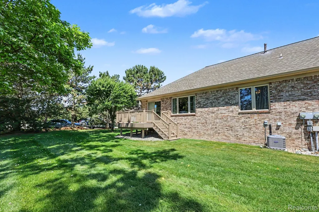 13750 Treeland Drive Shelby Charter Township MI 48315