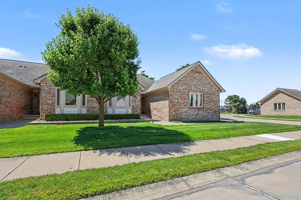 13750 Treeland Drive Shelby Charter Township MI 48315