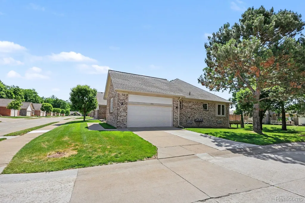 13750 Treeland Drive Shelby Charter Township MI 48315