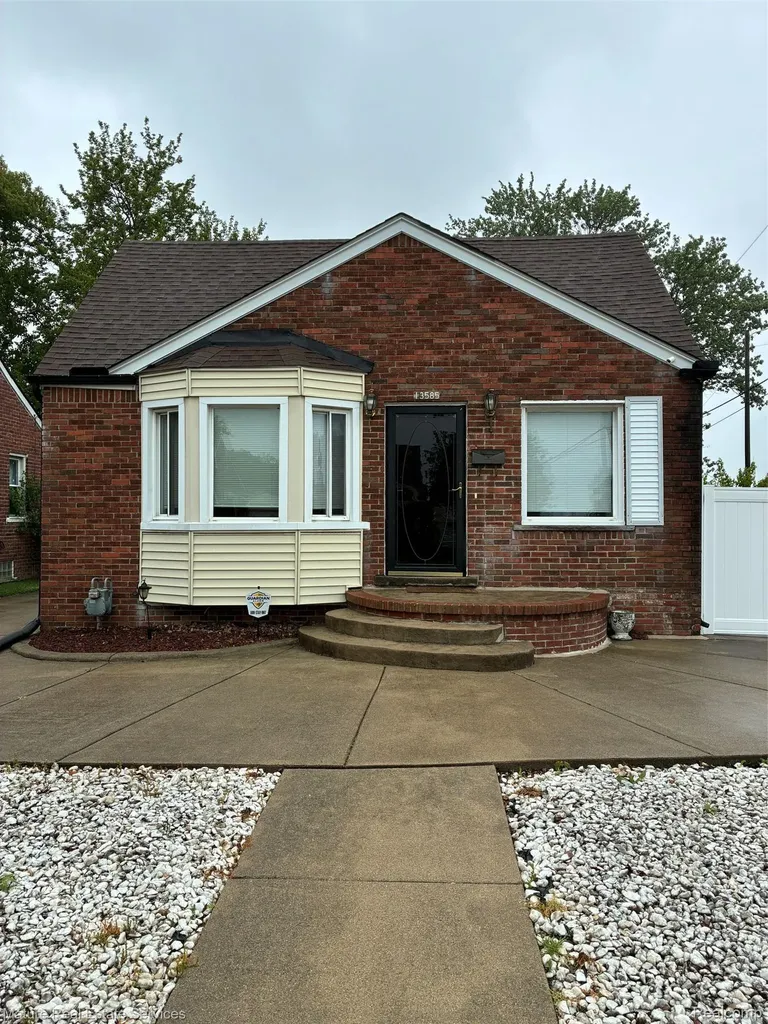 13585 Rockdale Street Detroit City MI 48223