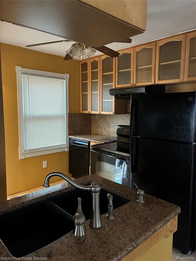 13585 Rockdale Street Detroit City MI 48223