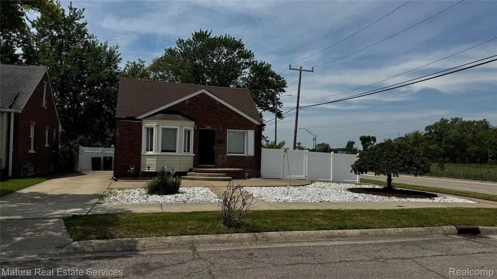 13585 Rockdale Street Detroit City MI 48223
