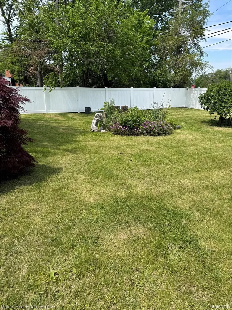 13585 Rockdale Street Detroit City MI 48223