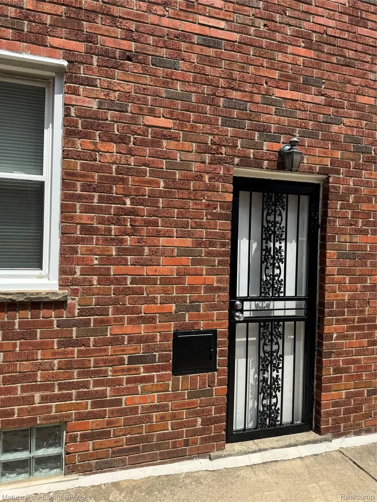 13585 Rockdale Street Detroit City MI 48223