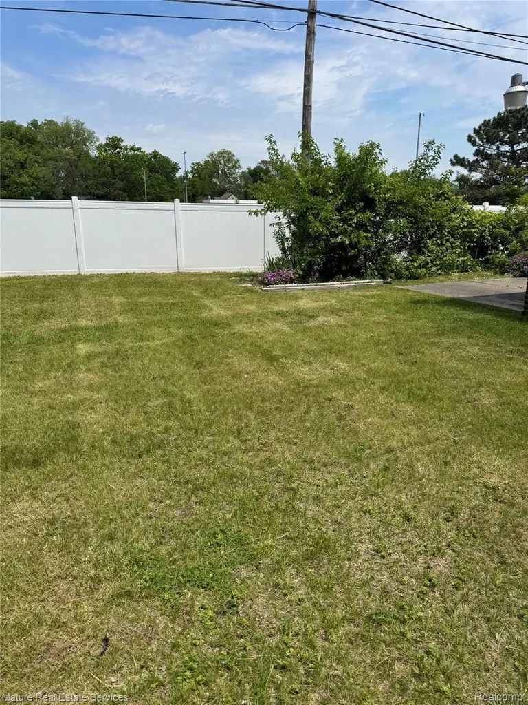 13585 Rockdale Street Detroit City MI 48223