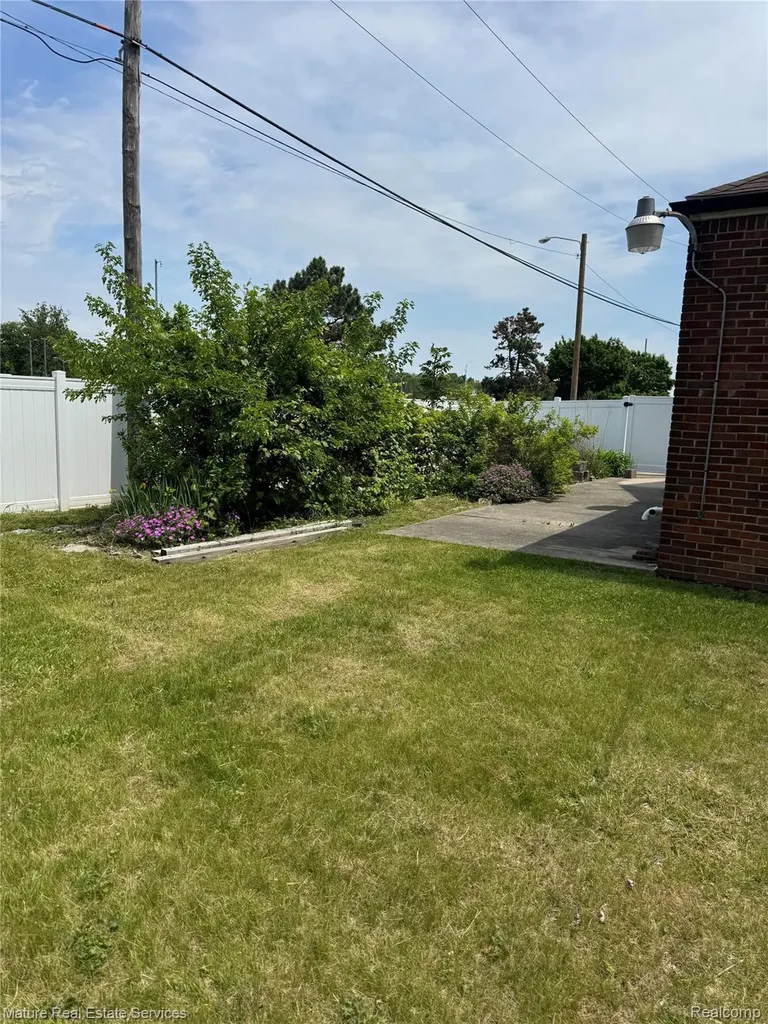 13585 Rockdale Street Detroit City MI 48223
