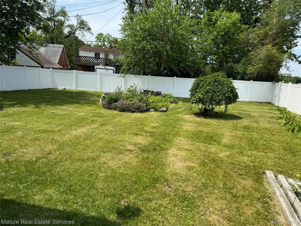 13585 Rockdale Street Detroit City MI 48223
