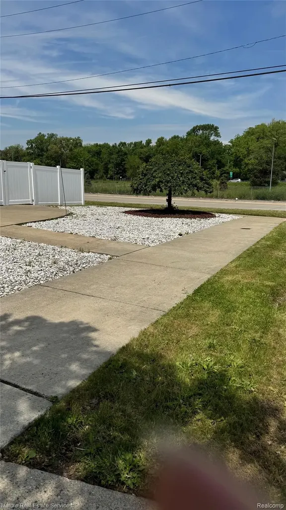 13585 Rockdale Street Detroit City MI 48223