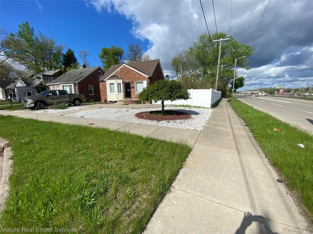 13585 Rockdale Street Detroit City MI 48223