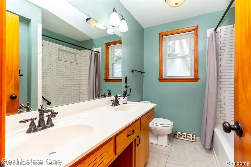 331 Lochaven Road Waterford Charter Township MI 48327