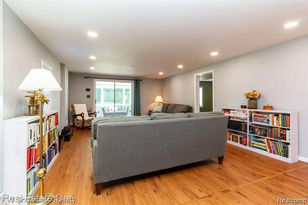 331 Lochaven Road Waterford Charter Township MI 48327