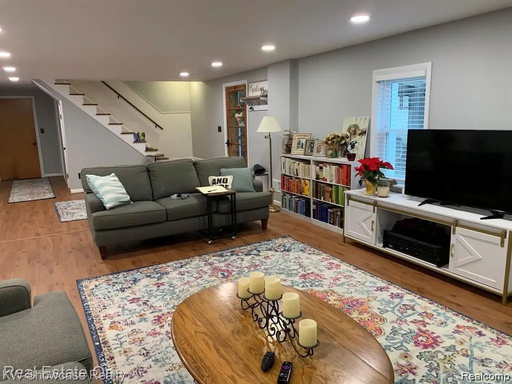 331 Lochaven Road Waterford Charter Township MI 48327