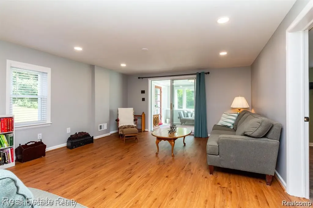 331 Lochaven Road Waterford Charter Township MI 48327