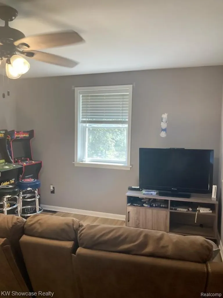 331 Lochaven Road Waterford Charter Township MI 48327