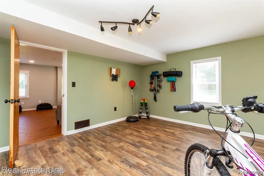 331 Lochaven Road Waterford Charter Township MI 48327