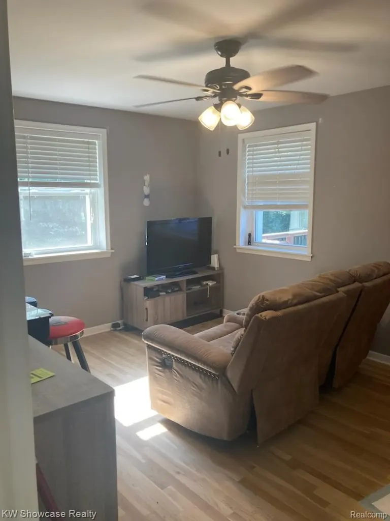 331 Lochaven Road Waterford Charter Township MI 48327