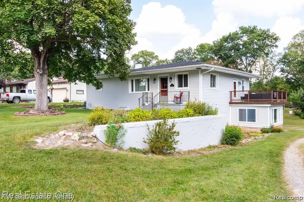 331 Lochaven Road Waterford Charter Township MI 48327