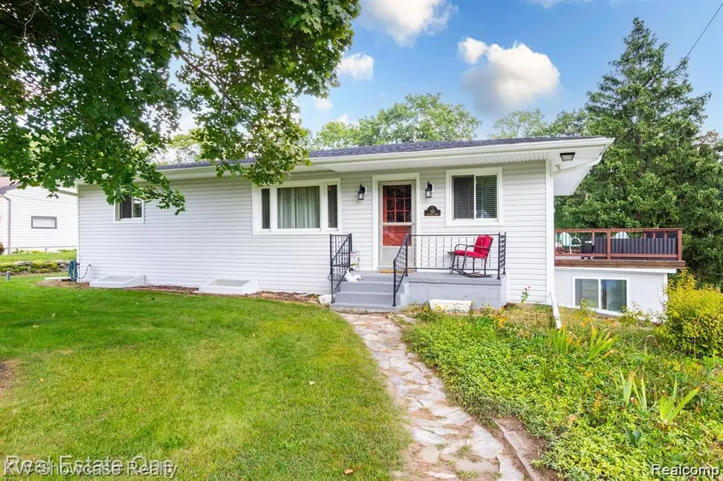 331 Lochaven Road Waterford Charter Township MI 48327