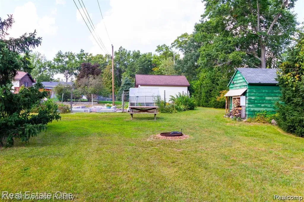 331 Lochaven Road Waterford Charter Township MI 48327