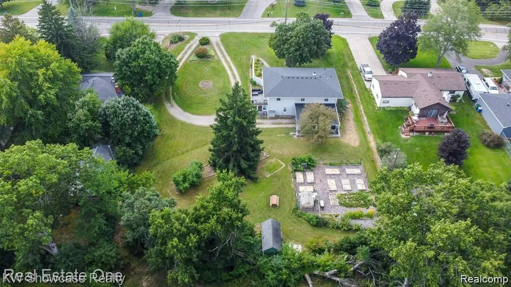 331 Lochaven Road Waterford Charter Township MI 48327