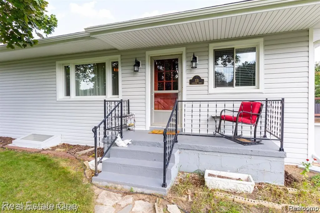 331 Lochaven Road Waterford Charter Township MI 48327
