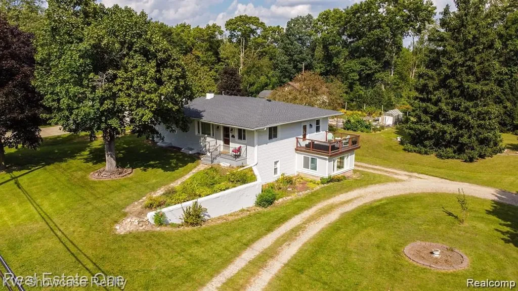 331 Lochaven Road Waterford Charter Township MI 48327