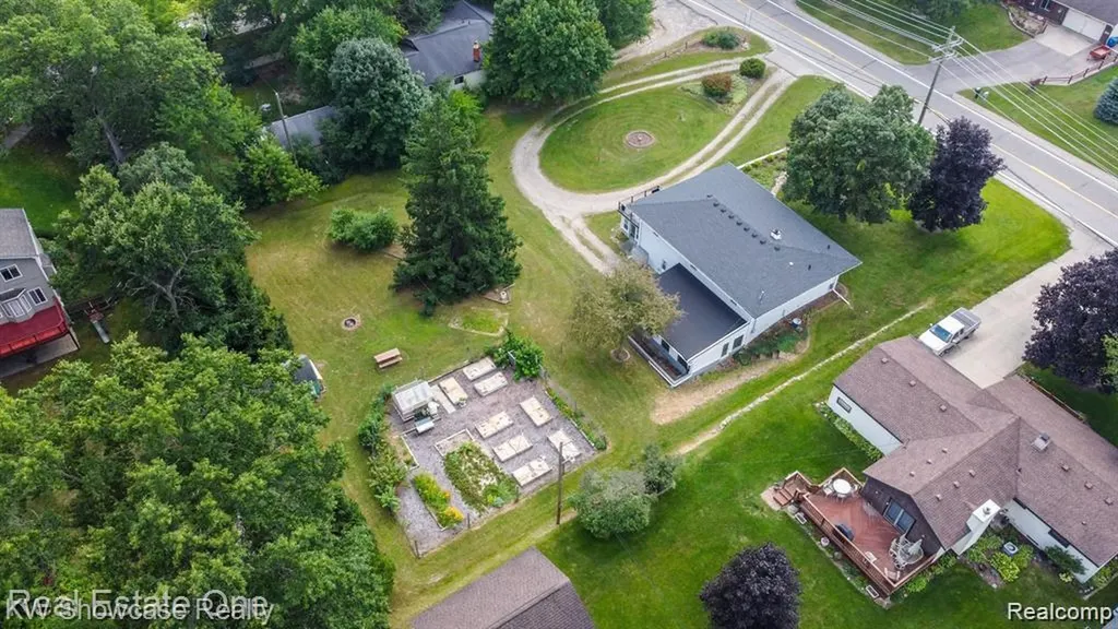 331 Lochaven Road Waterford Charter Township MI 48327