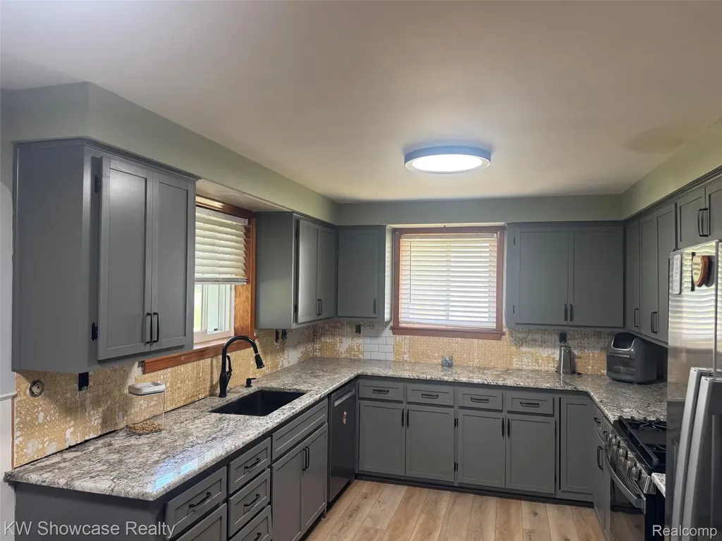 331 Lochaven Road Waterford Charter Township MI 48327