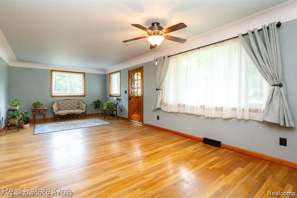 331 Lochaven Road Waterford Charter Township MI 48327