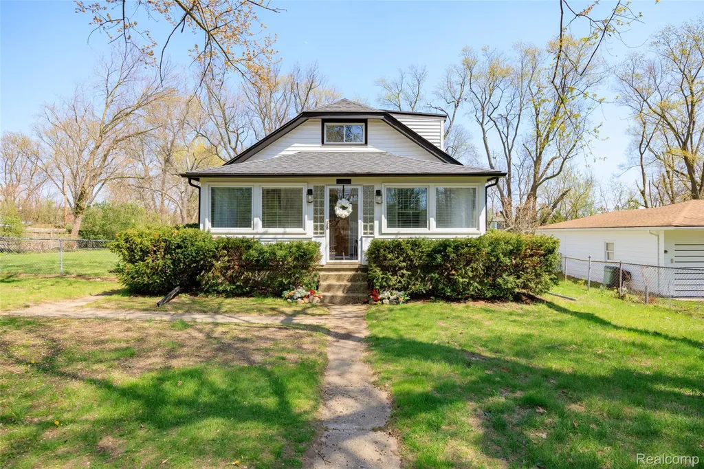 1545 Tanfield Street West Bloomfield Charter Township MI 48324