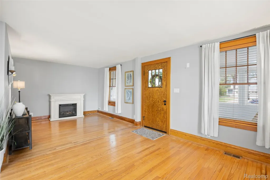 1545 Tanfield Street West Bloomfield Charter Township MI 48324
