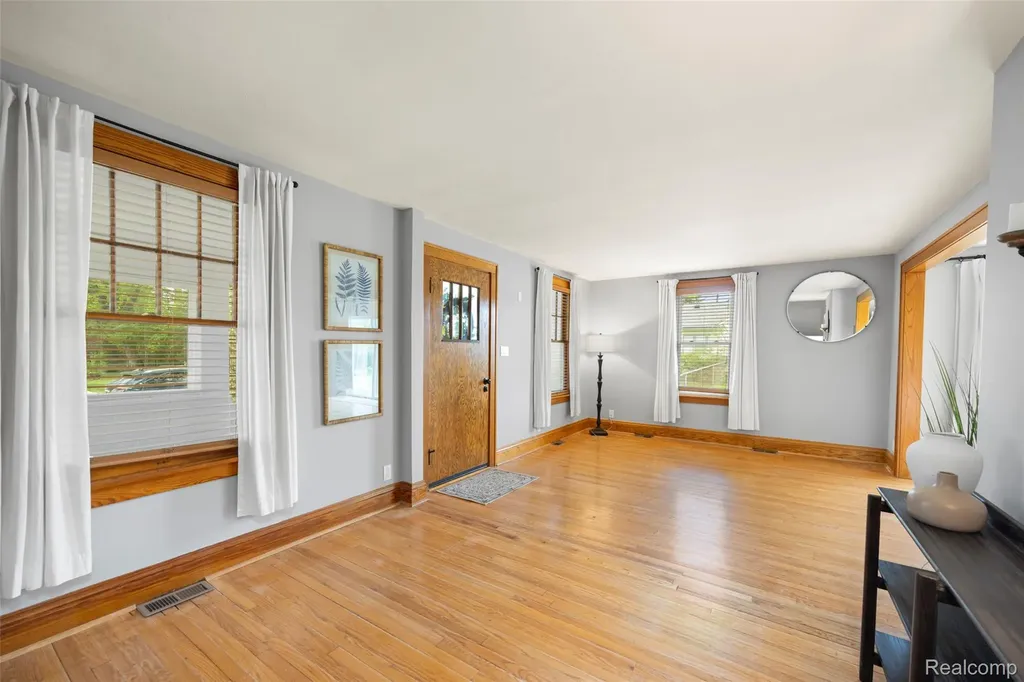 1545 Tanfield Street West Bloomfield Charter Township MI 48324
