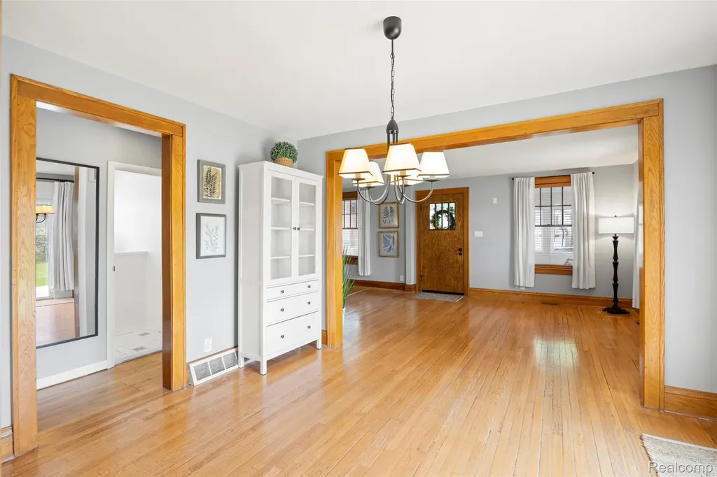 1545 Tanfield Street West Bloomfield Charter Township MI 48324