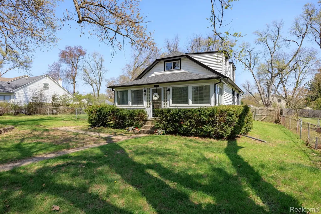 1545 Tanfield Street West Bloomfield Charter Township MI 48324