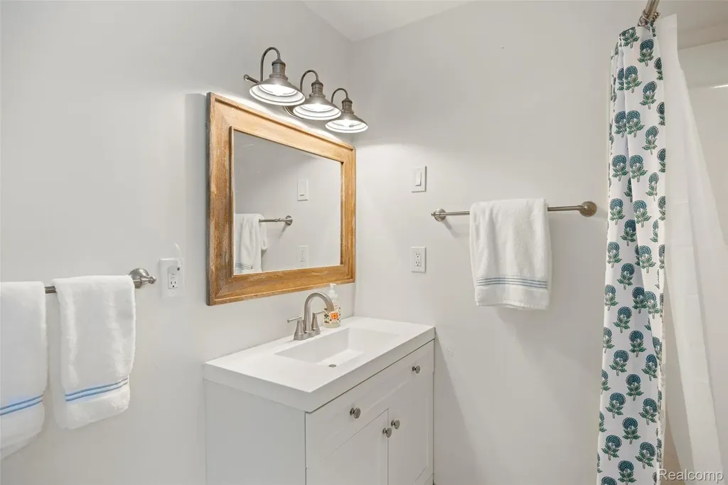 1545 Tanfield Street West Bloomfield Charter Township MI 48324