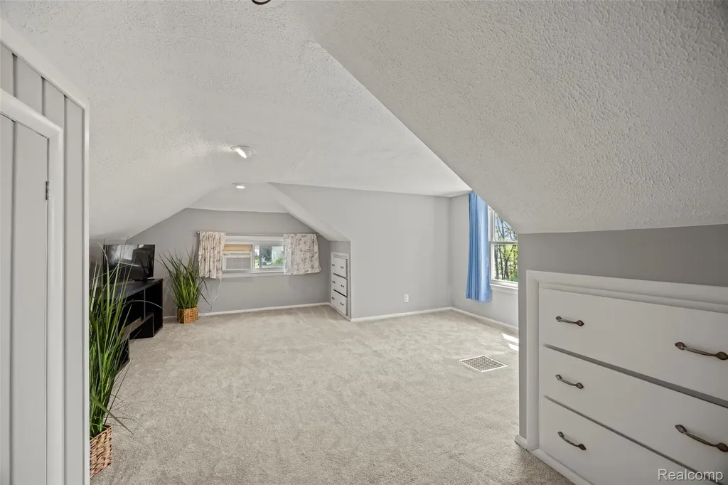 1545 Tanfield Street West Bloomfield Charter Township MI 48324