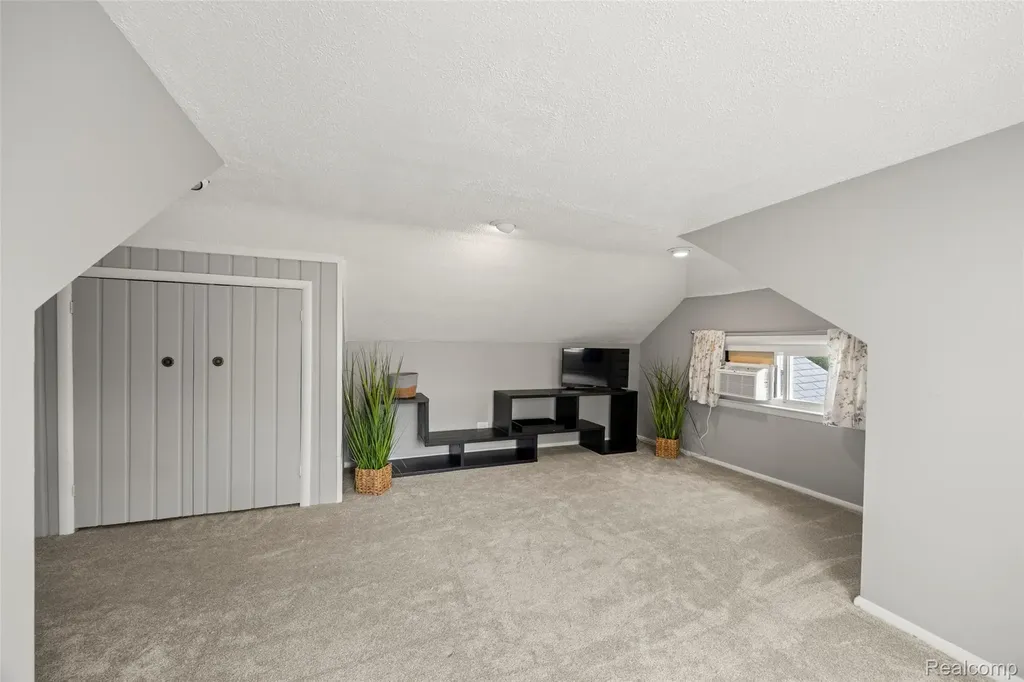 1545 Tanfield Street West Bloomfield Charter Township MI 48324