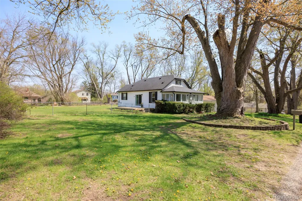 1545 Tanfield Street West Bloomfield Charter Township MI 48324