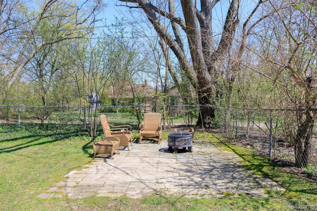 1545 Tanfield Street West Bloomfield Charter Township MI 48324