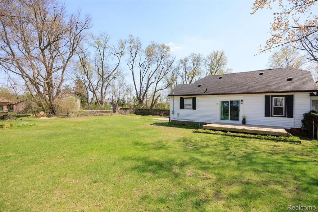 1545 Tanfield Street West Bloomfield Charter Township MI 48324