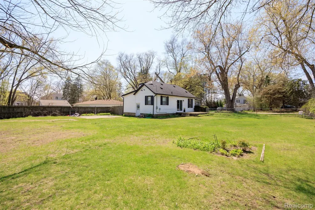 1545 Tanfield Street West Bloomfield Charter Township MI 48324