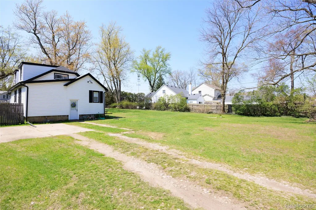 1545 Tanfield Street West Bloomfield Charter Township MI 48324