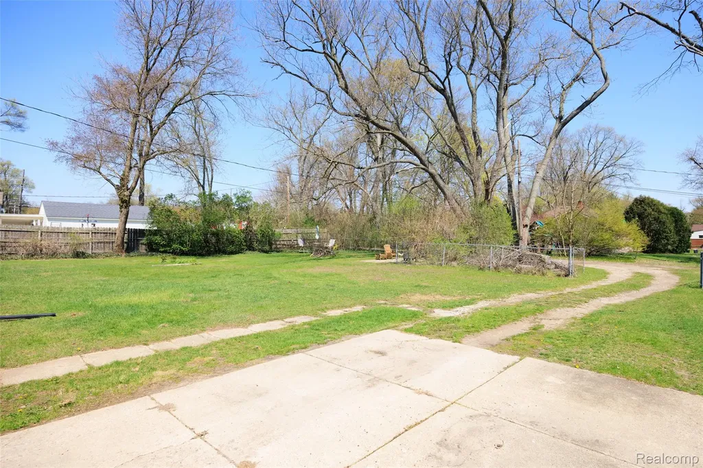 1545 Tanfield Street West Bloomfield Charter Township MI 48324