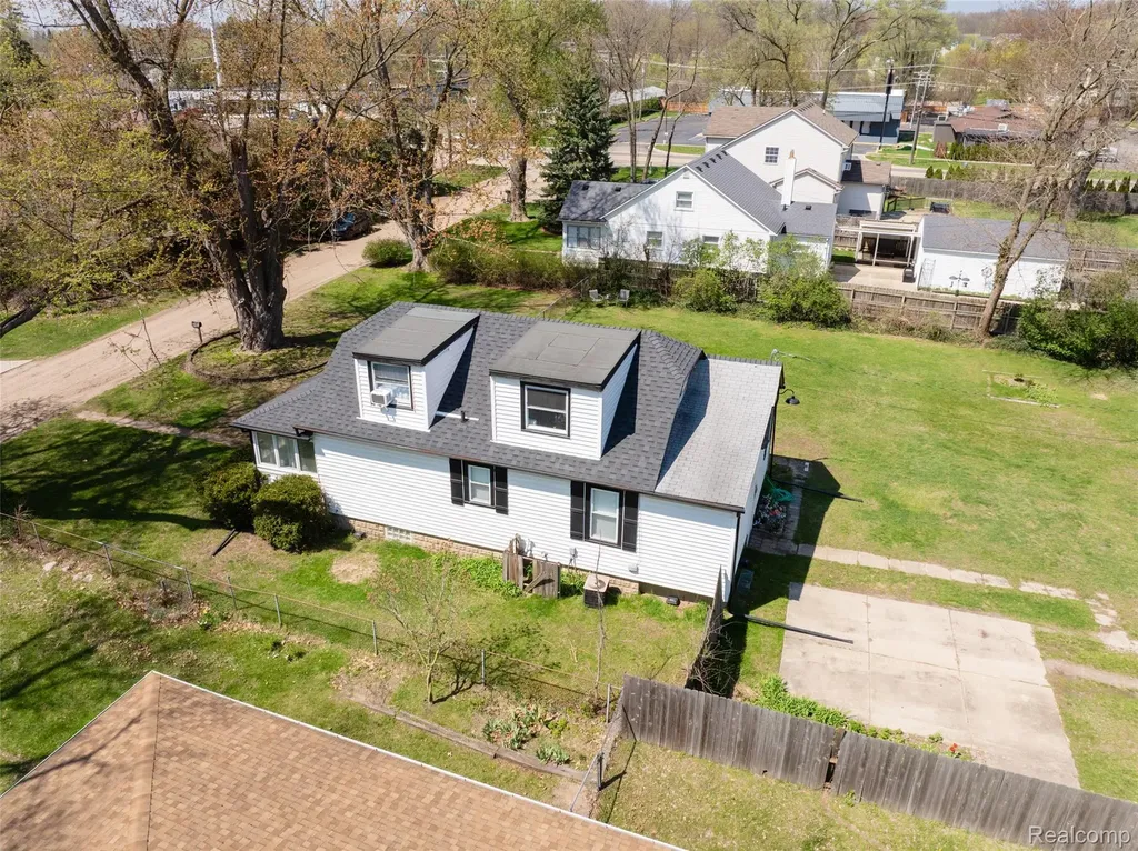 1545 Tanfield Street West Bloomfield Charter Township MI 48324