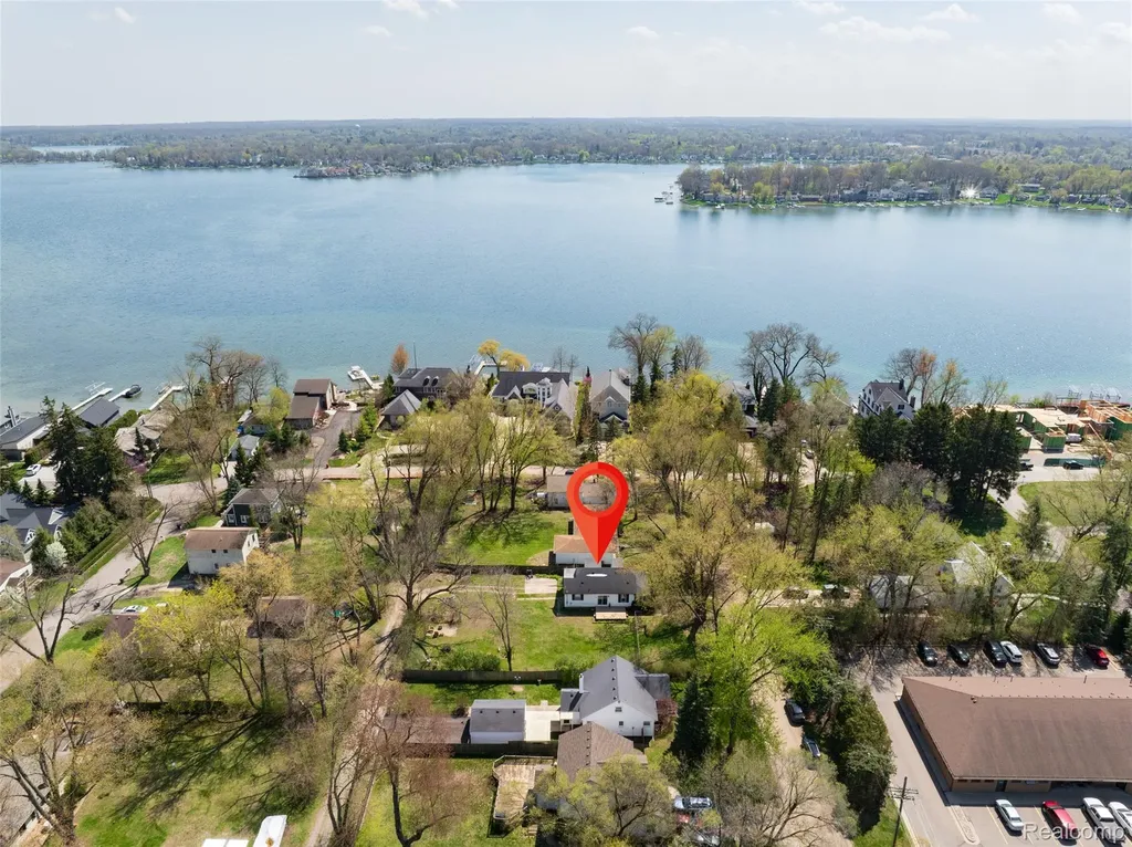 1545 Tanfield Street West Bloomfield Charter Township MI 48324