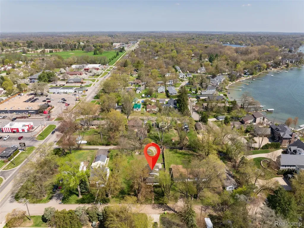1545 Tanfield Street West Bloomfield Charter Township MI 48324