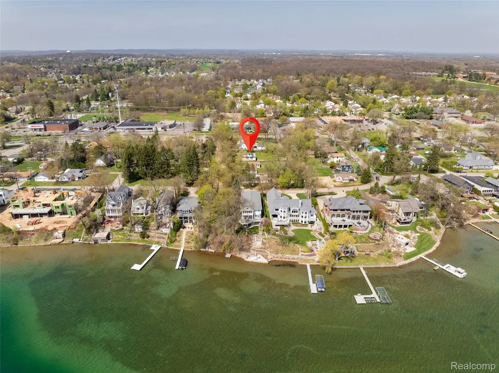 1545 Tanfield Street West Bloomfield Charter Township MI 48324