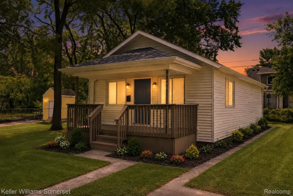 1140 E Elza Avenue Hazel Park City MI 48030