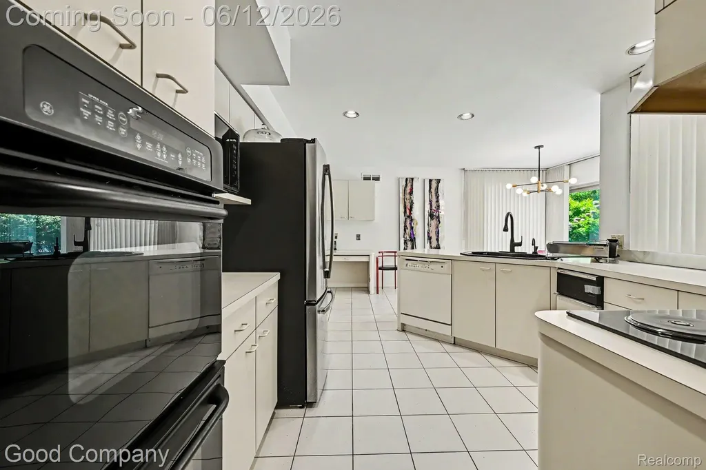 30049 Mayfair Drive Farmington Hills City MI 48331