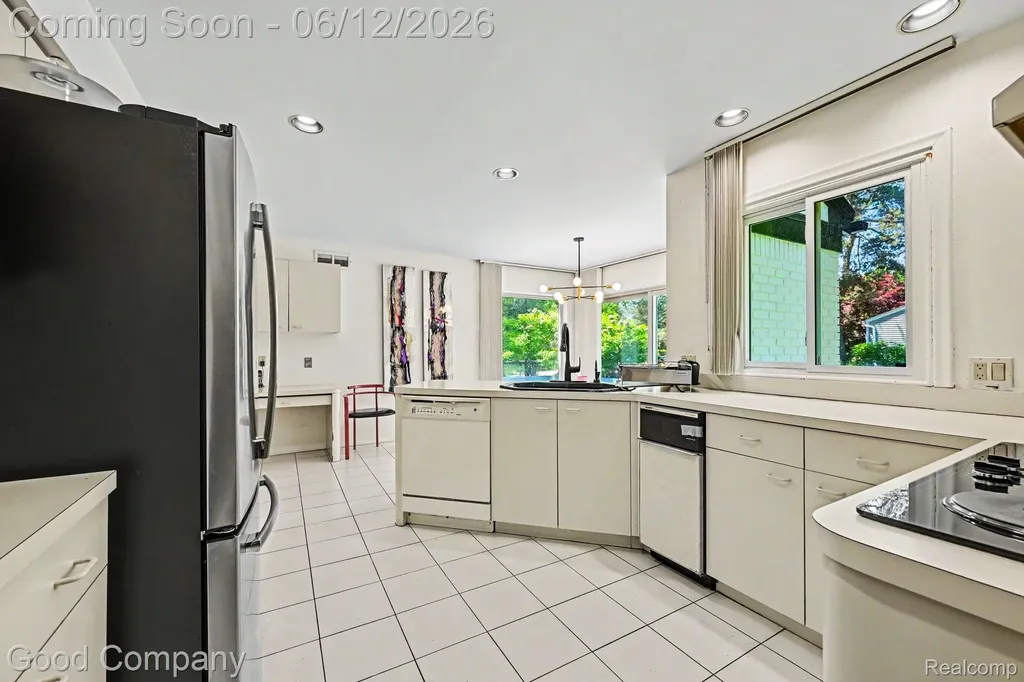 30049 Mayfair Drive Farmington Hills City MI 48331